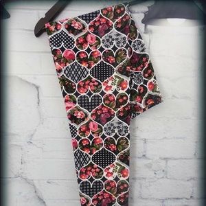 Women’s valentine day leggings os